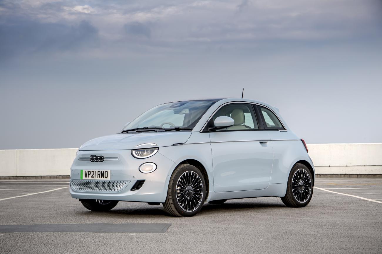 A Not-Electric Version Of The Electric Fiat 500e Will Arrive In 2026