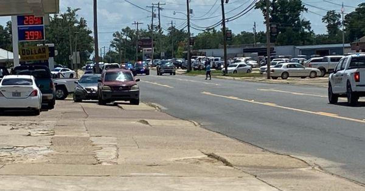 3 killed, 10 wounded in shooting outside Arkansas grocery store