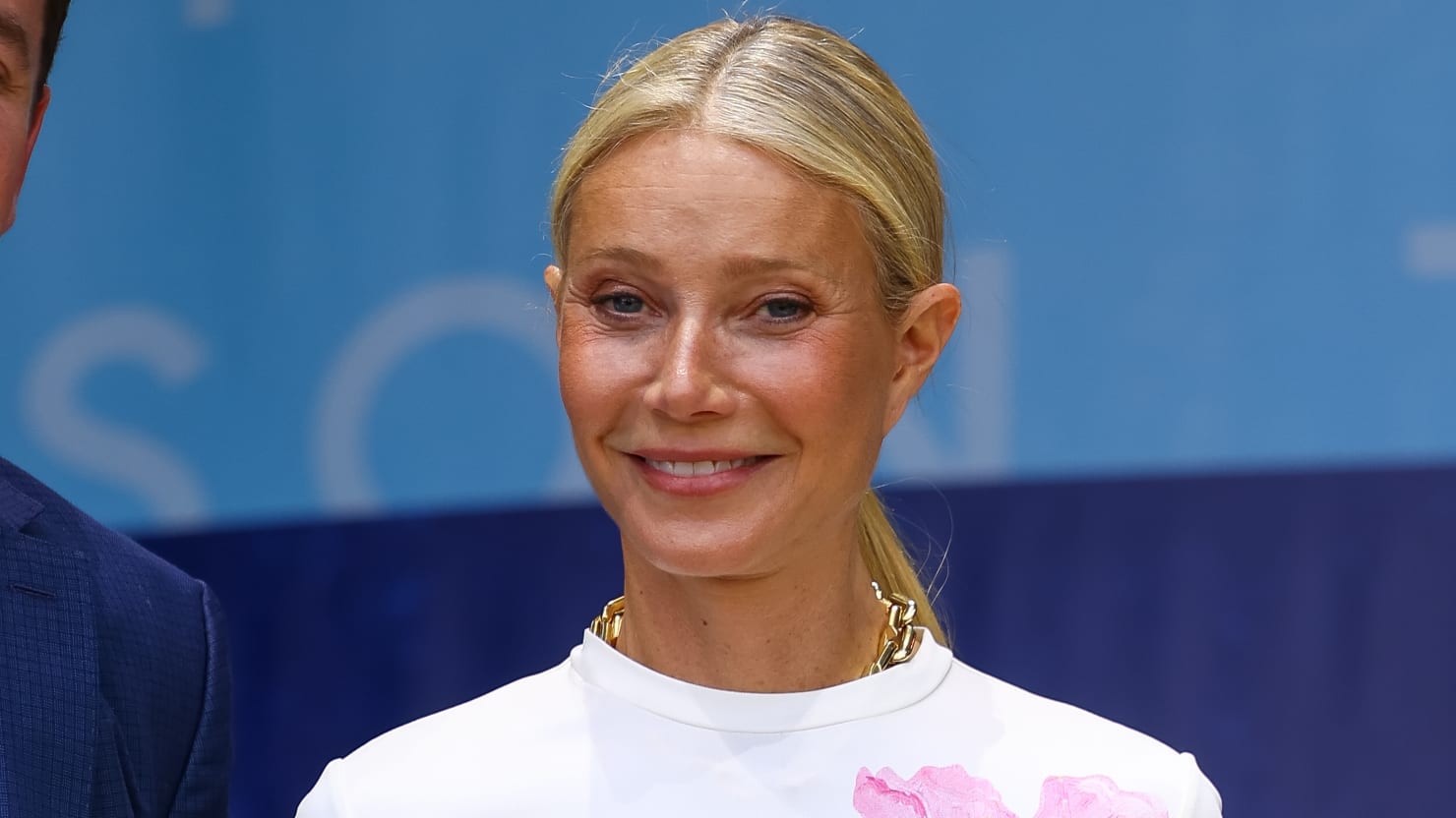 Opinion: What Should the Guest Who Pooped in Gywneth Paltrow’s Bed Do Now?