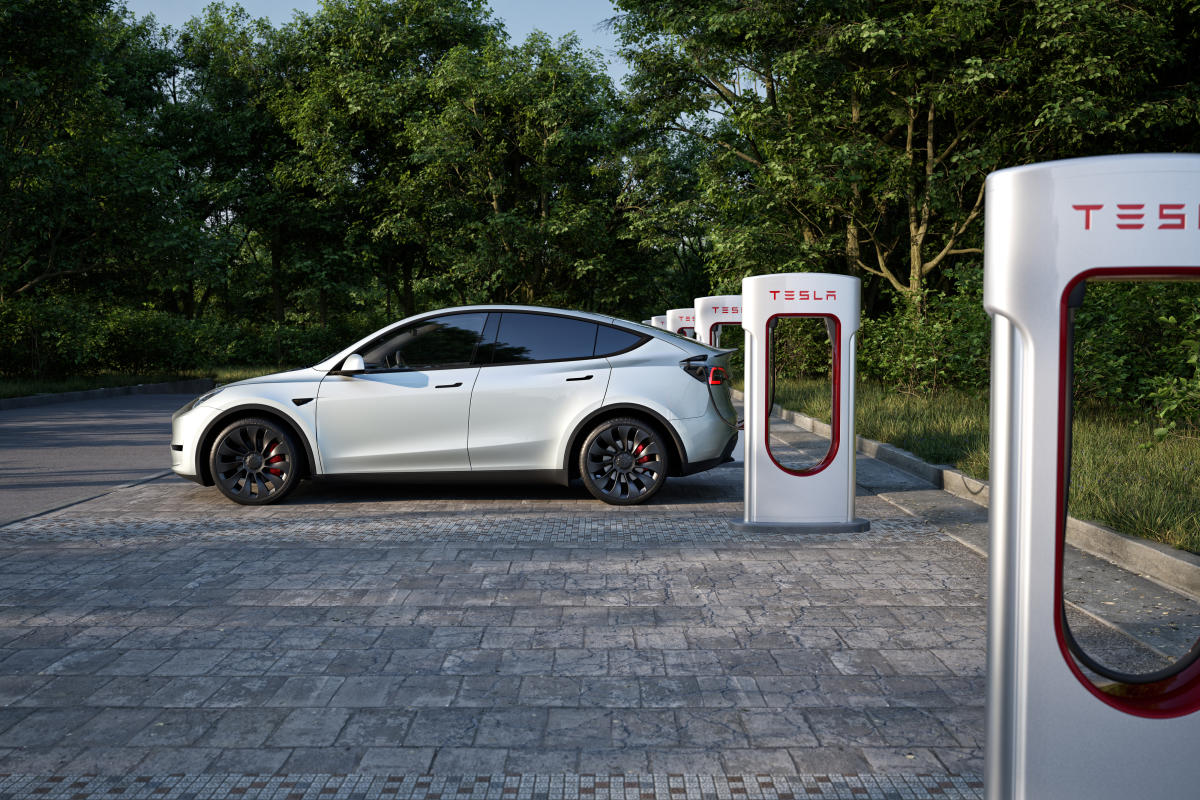 Tesla warns against wet towel charging trick two months too late