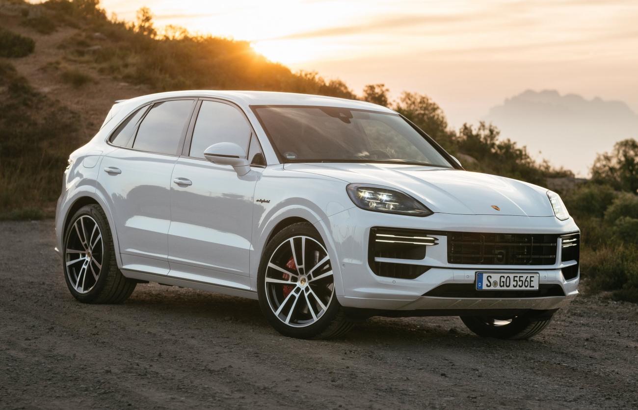 V8 Porsche Cayenne Will Stay On Sale Alongside Next-Gen EV