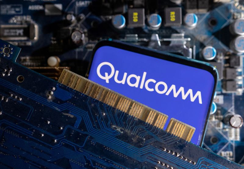 Chipmaker Qualcomm forecasts upbeat revenue, warns of trade-curb impact