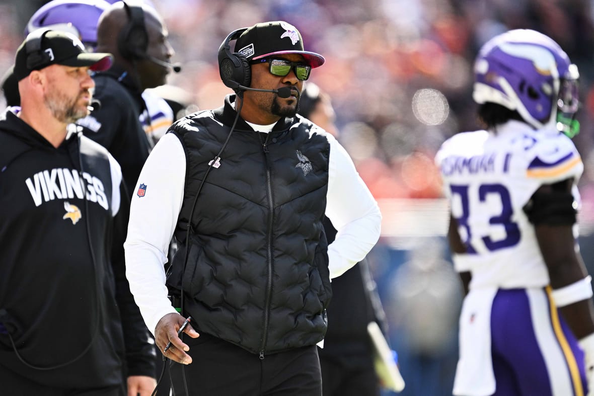 Purple Rumor Mill: Brian Flores’ Departure, Belichick’s Endorsement, Award for Vikings