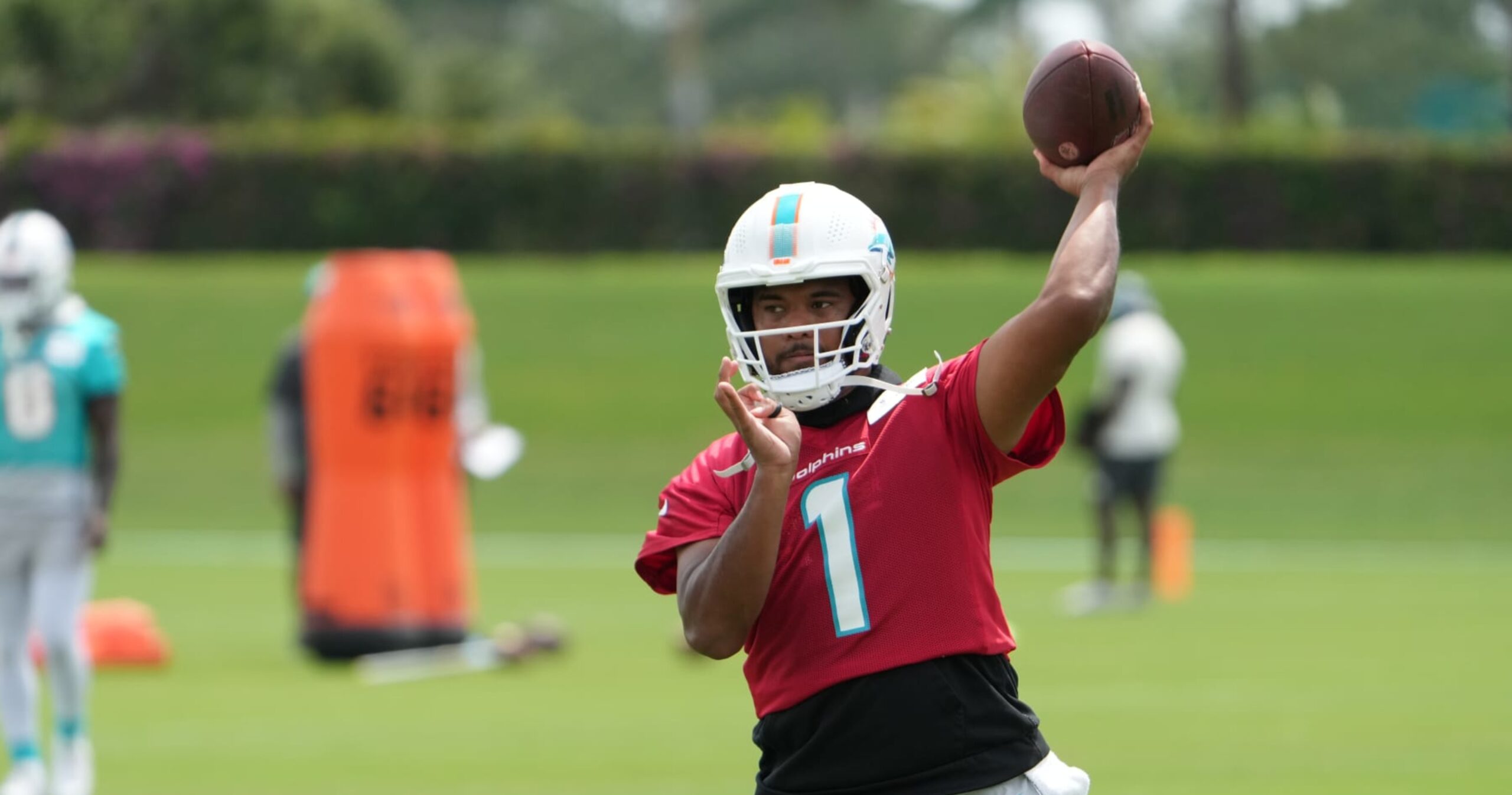 Dolphins’ Tua Tagovailoa Out vs. Bills with Concussion, Replaced by Skylar Thompson