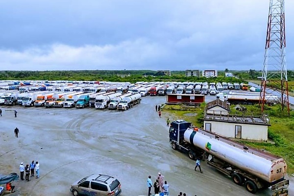 NNPC Mobilizes Hundreds Of Tanker Trucks To Dangote Refinery Ahead Of Start Of Fuel Loading