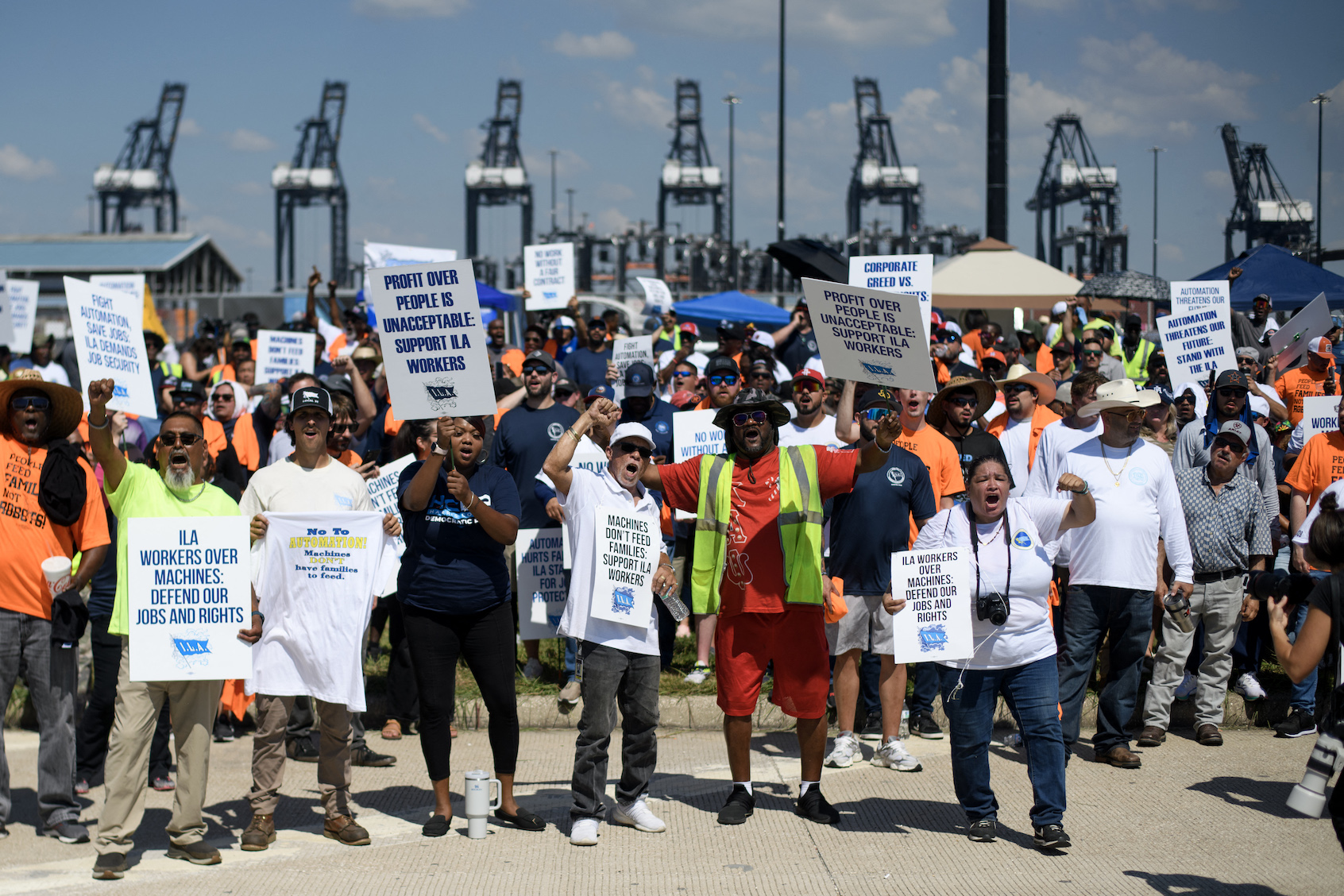 Longshoremen suspend strike, as ports agree to pay raise demands