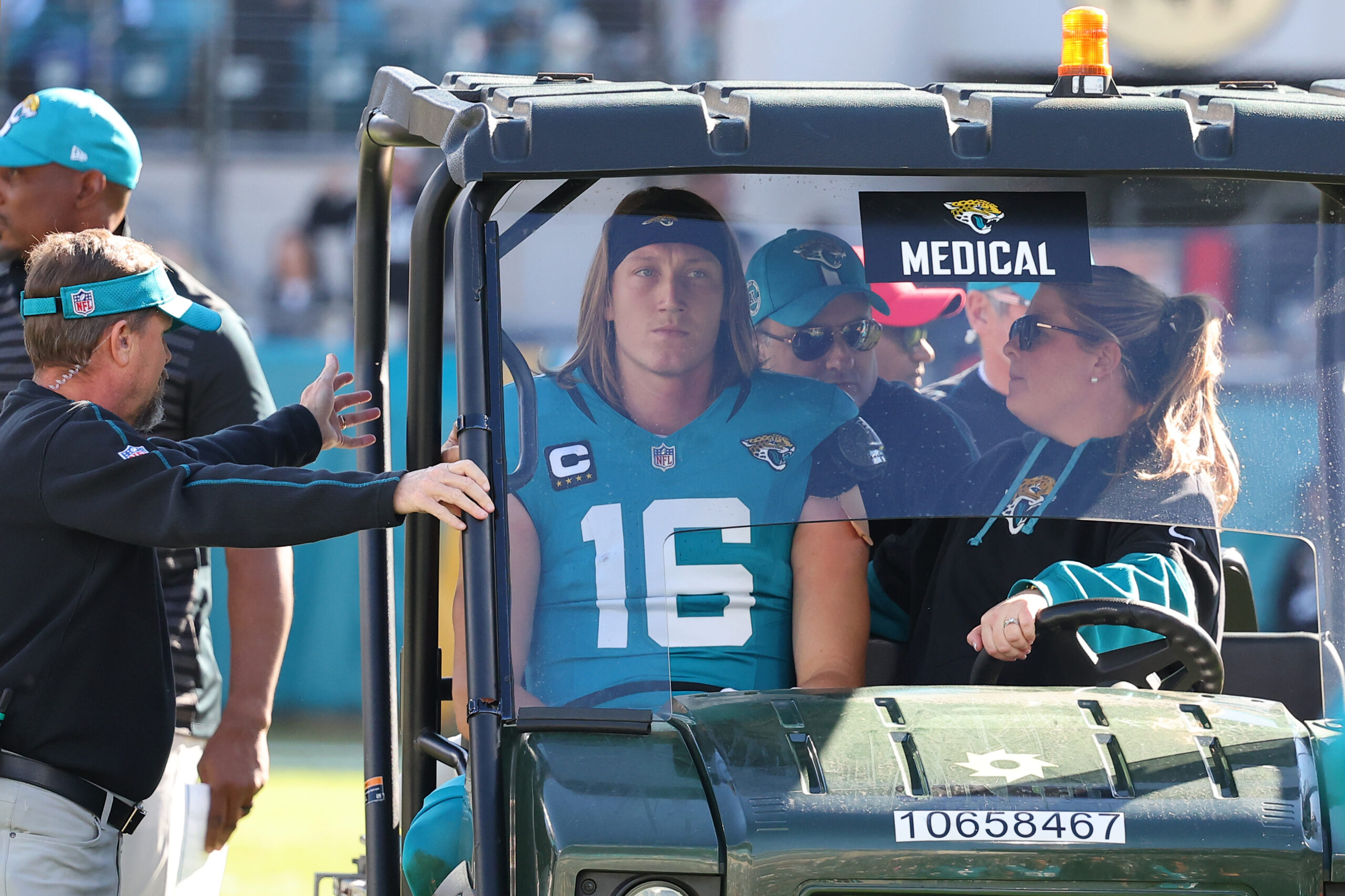 Trevor Lawrence Breaks Silence After Scary Head Injury in Jaguars’ Loss to Texans