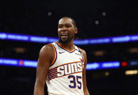 Where is Kevin Durant? Suns Star’s Prolonged Locker Room Stay Sparks Fresh Injury Concerns