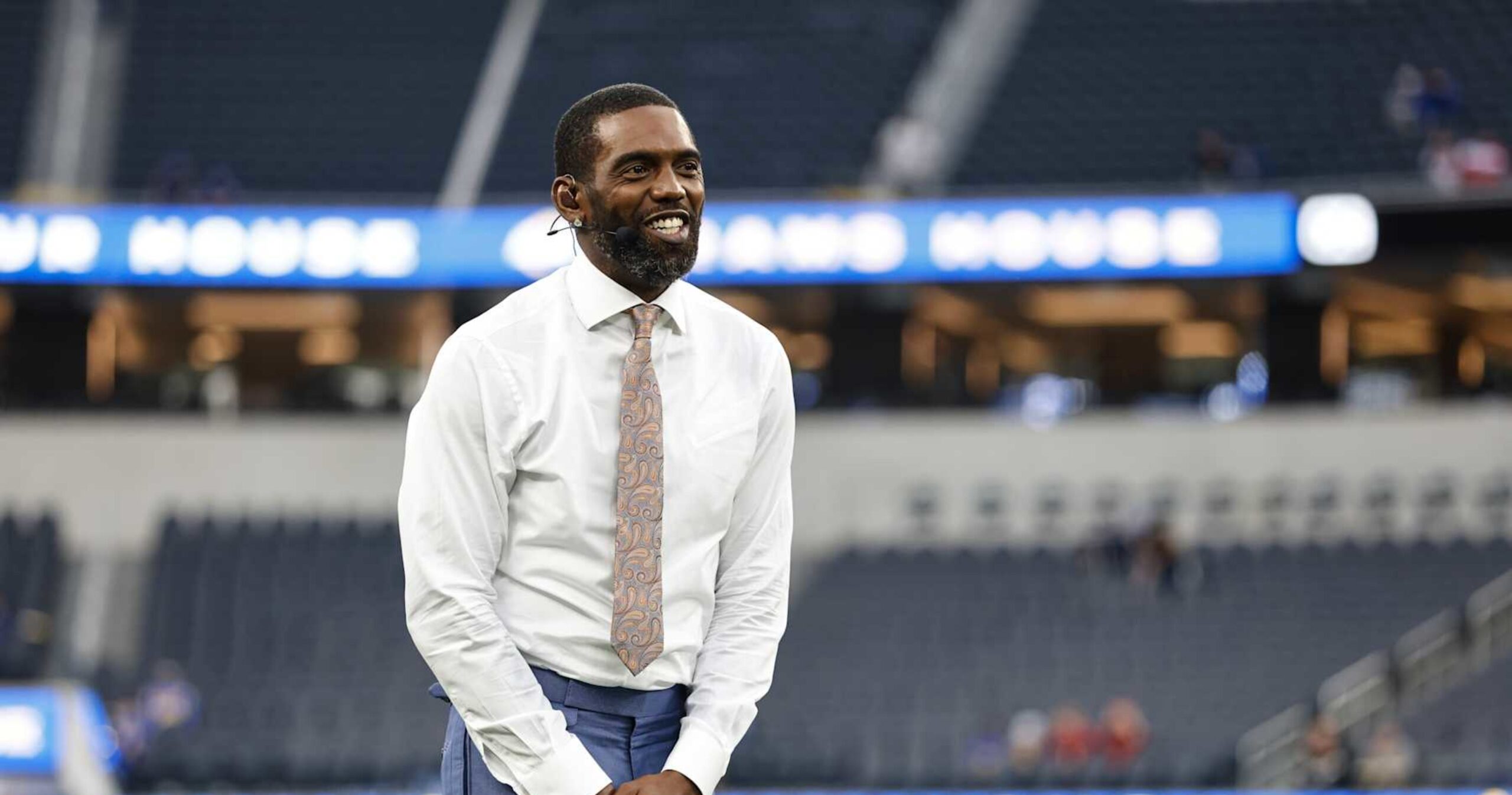 Randy Moss Reacts to Video of Vikings’ Pregame Tribute After WR’s Cancer Diagnosis