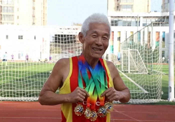 Meet Jin Hui, China’s 71-Year-Old Track and Field Star