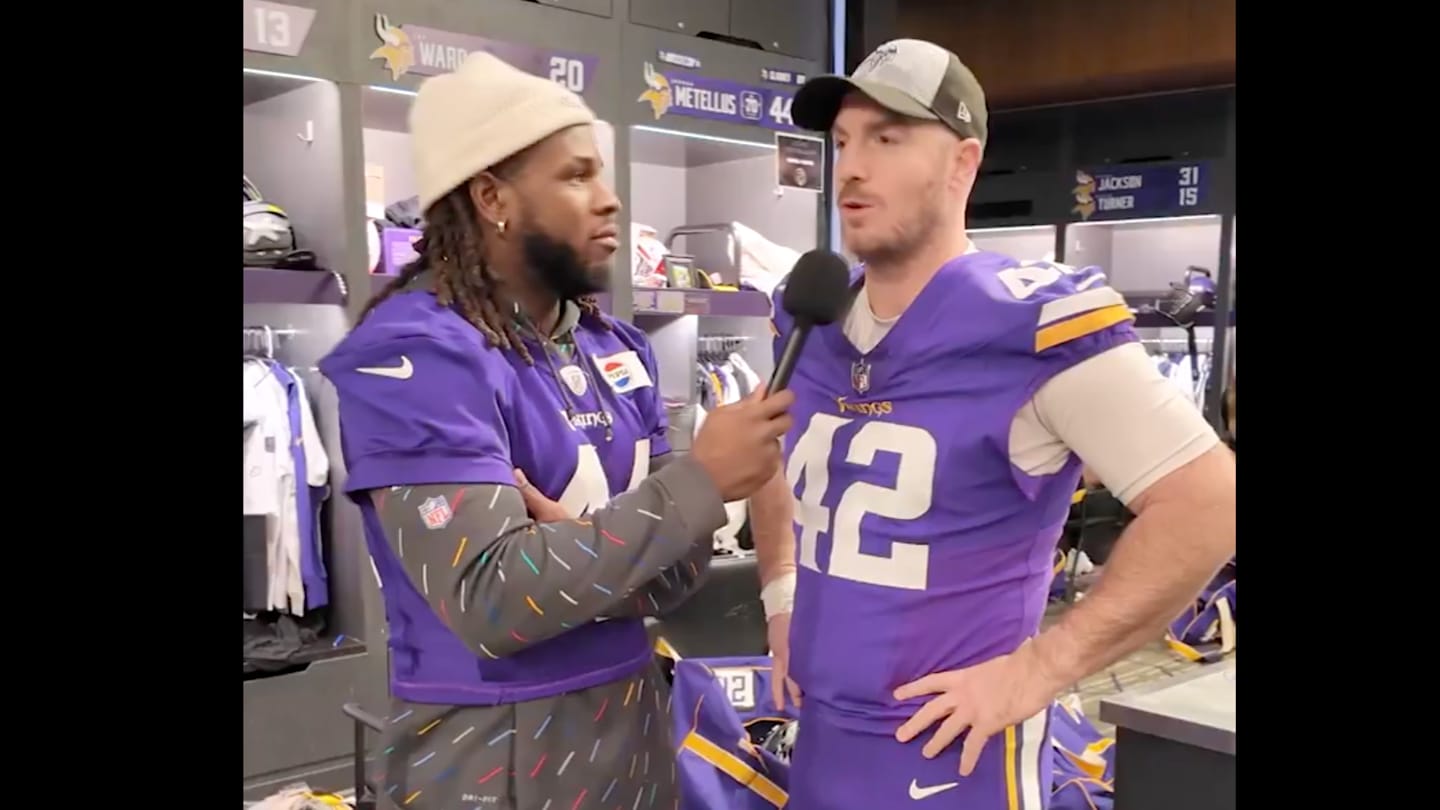 Vikings Long Snapper Keeps Hilarious Tribute to Kevin O’Connell in Locker