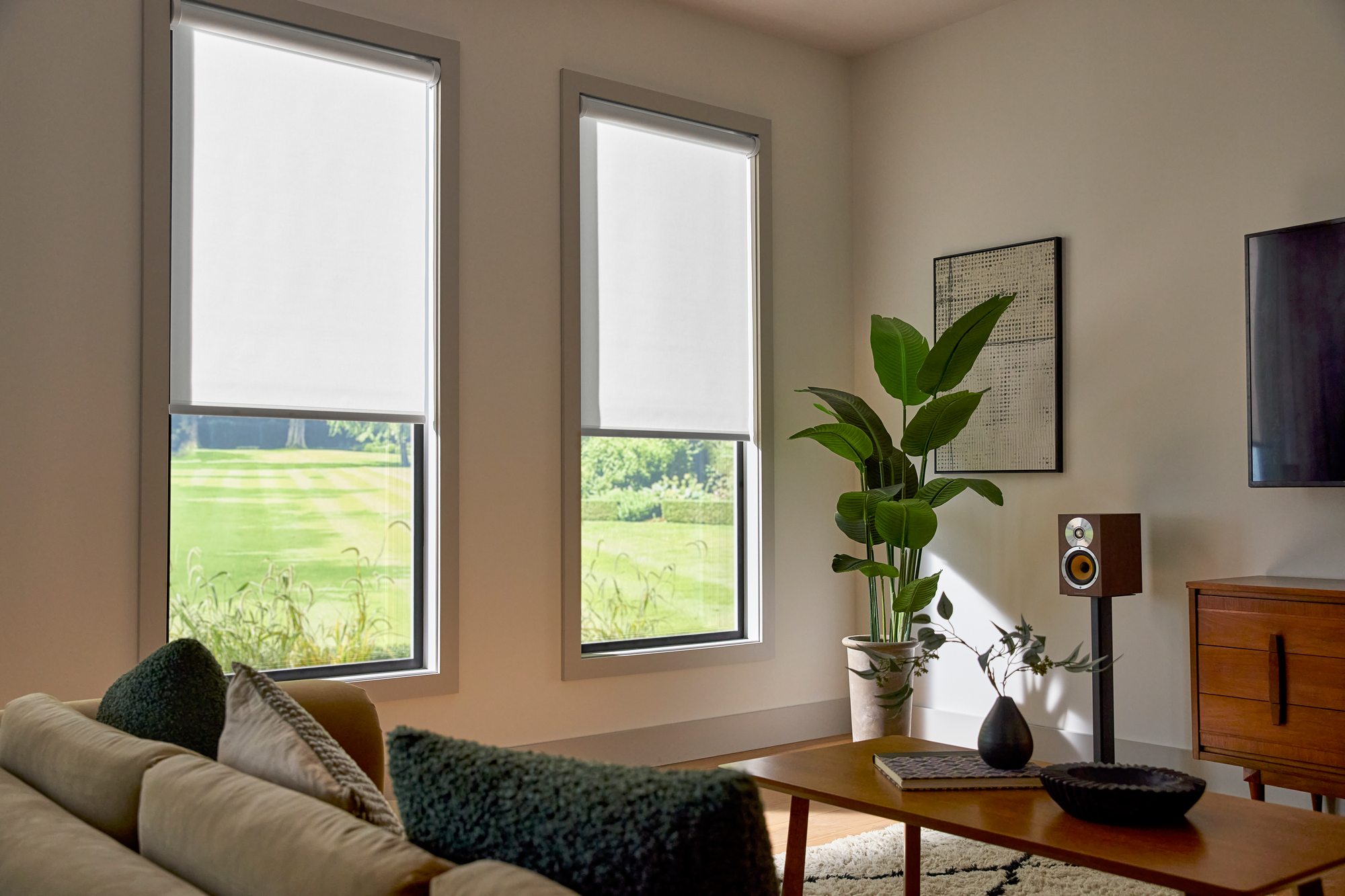 Lutron Caséta smart lighting now encompasses smart shades