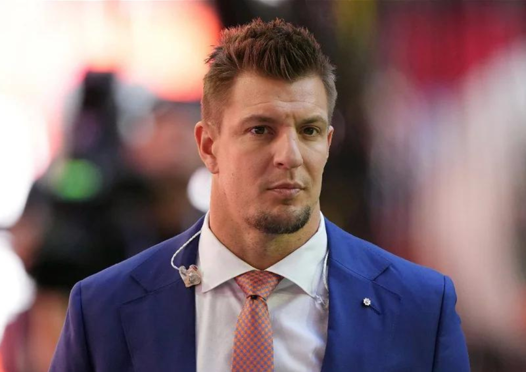 Rob Gronkowski Sends Tribute to Terry Bradshaw, Michael Strahan & FOX Crew in a Farewell Message