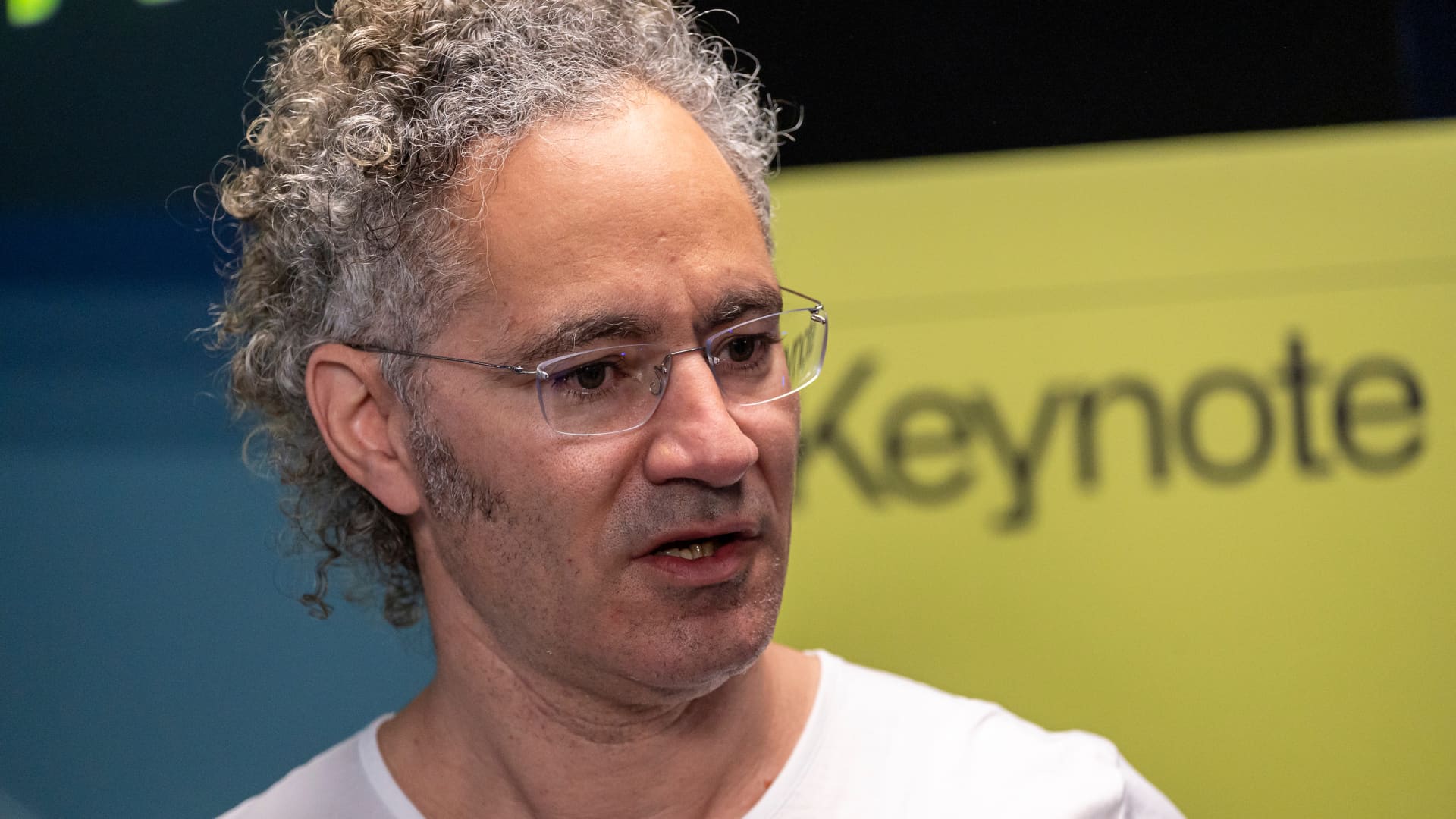 Palantir shares surge 15% after company posts strong earnings and outlook