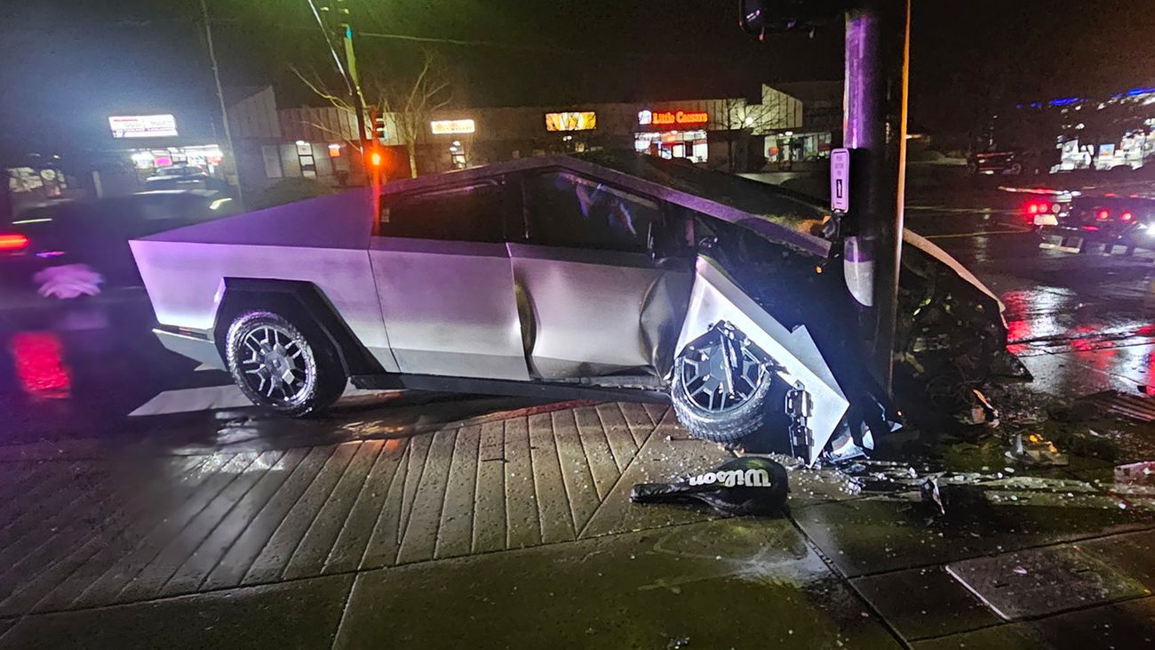 Tesla Cybertruck Crashes Itself, Driver Praises Safety Tech