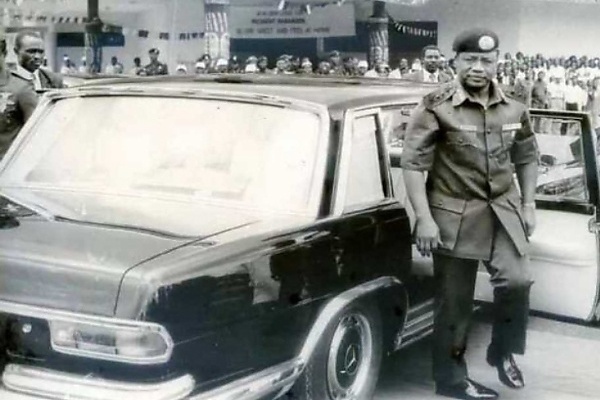 Throwback To 1987 : Ibrahim Babangida Arrives Akwa-Ibom In A Mercedes-Benz 600