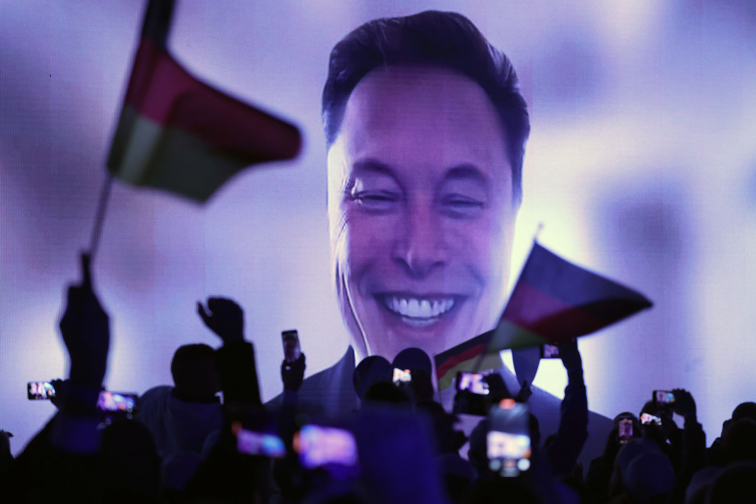 Elon Musk puts his finger on the scale in Germany