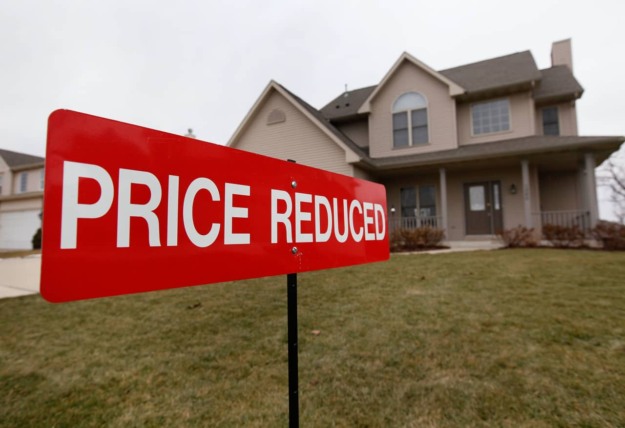 Mortgage rates are falling, but it’s not helping sell more homes. Are lower house prices next?