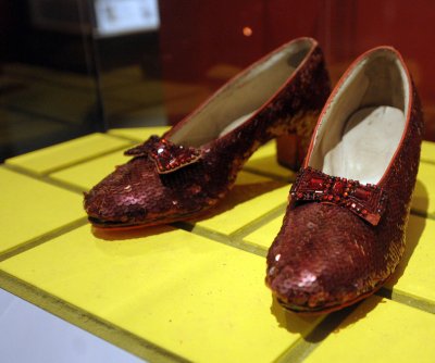 Theft charges for stolen ‘Wizard of Oz’ ruby slippers dismissed after defendant dies