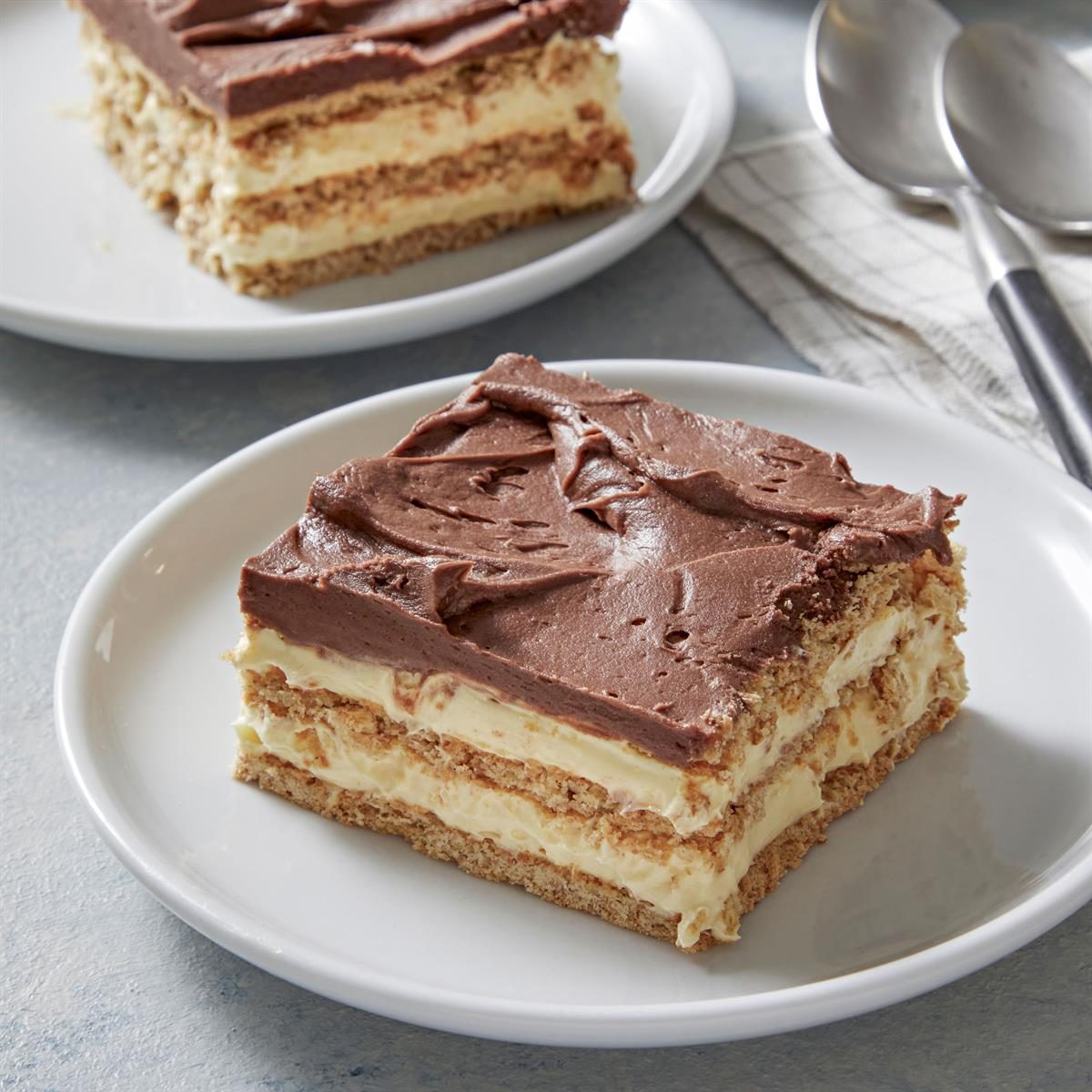 Easy Chocolate Eclair Cake