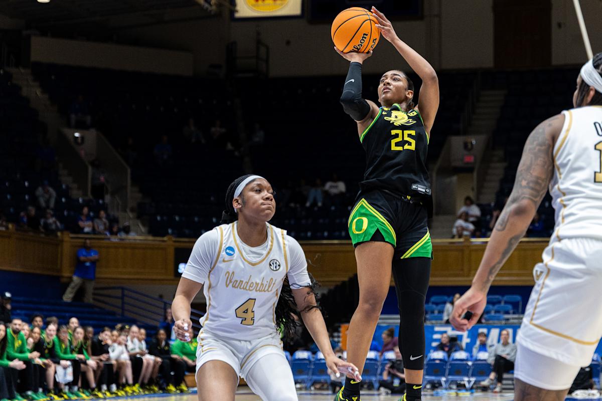 2025 March Madness: No. 10 Oregon pulls off 77-73 upset over No. 7 Vanderbilt after Commodores force overtime